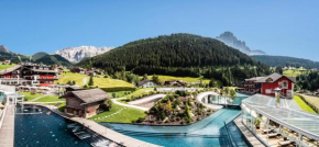 Гостиница Hotel Alpenroyal - The Leading Hotels of the World  Сельва-Ди-Валь-Гардена